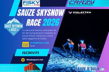 Locandina evento con partecipanti che risalgono la pista da sci a piedi in notturna