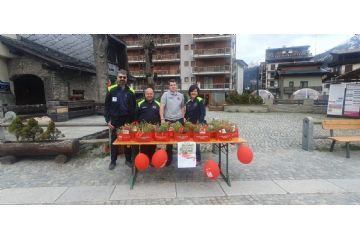 Anche a Sauze d'Oulx i banchetti dell'AISM