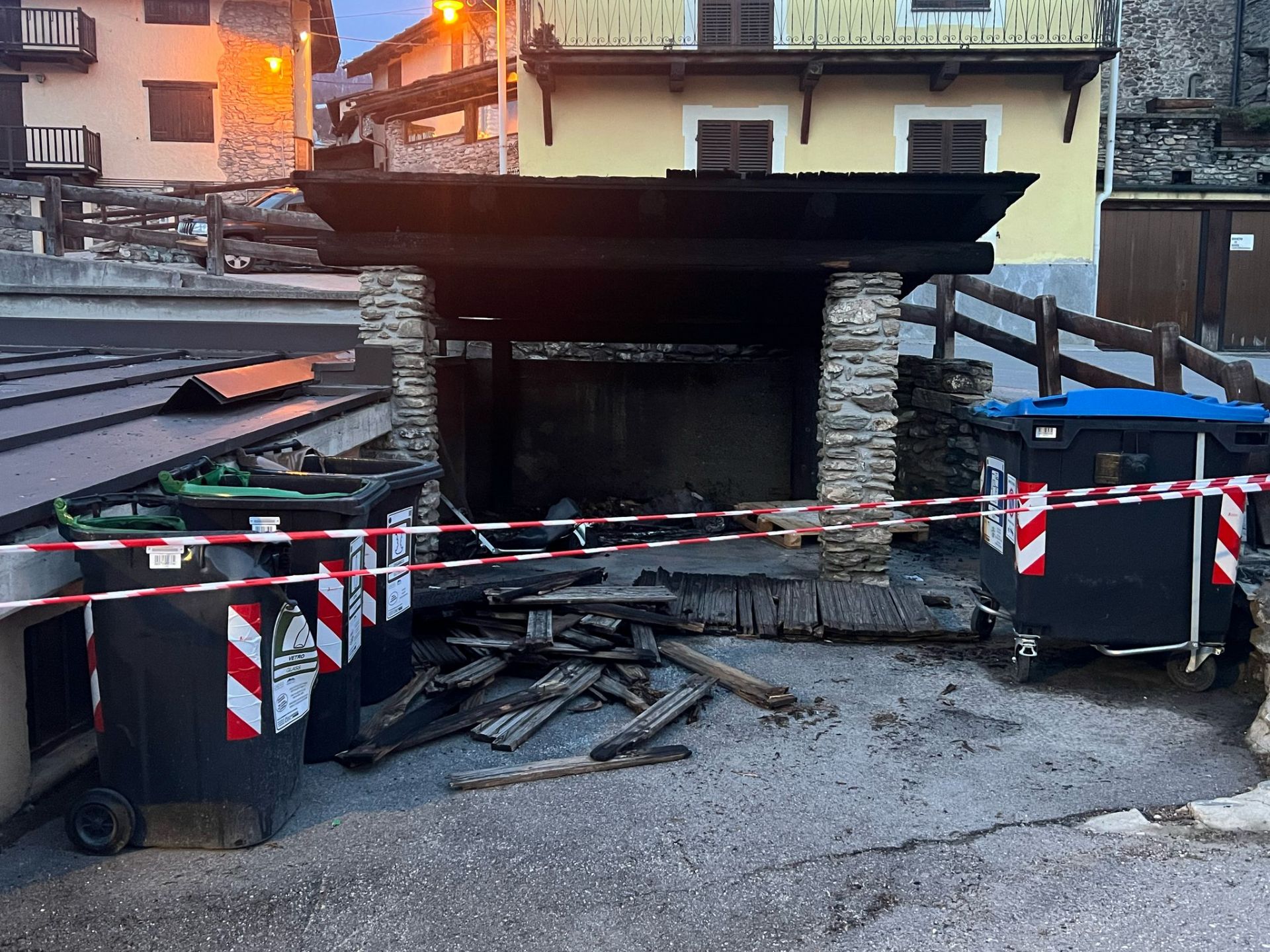 Foto area ecologica bruciata